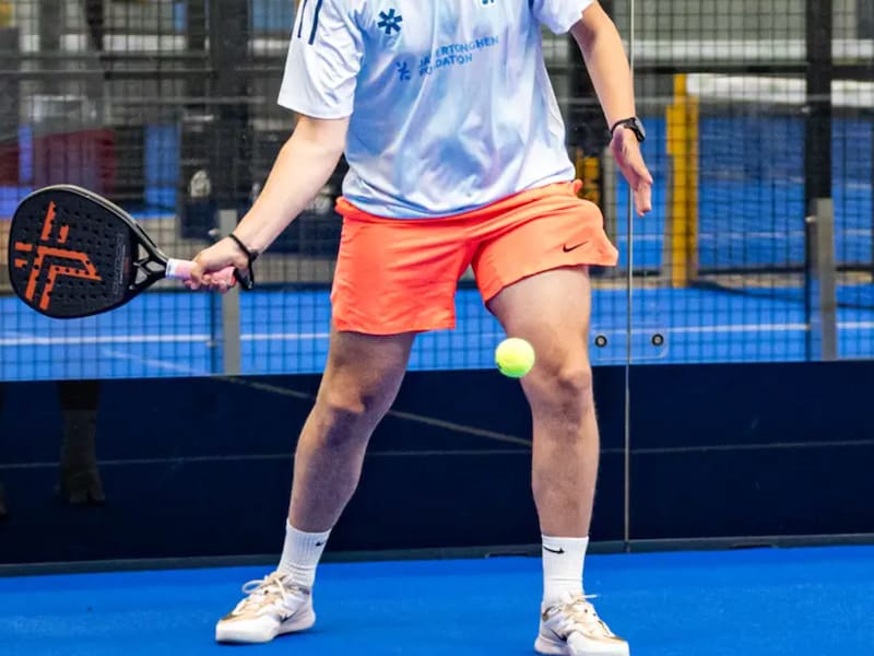Man rijdt met ruim 2 promille na padelavond, maar ontloopt rijverbod van onbepaalde duur dankzij twintig bloedtests