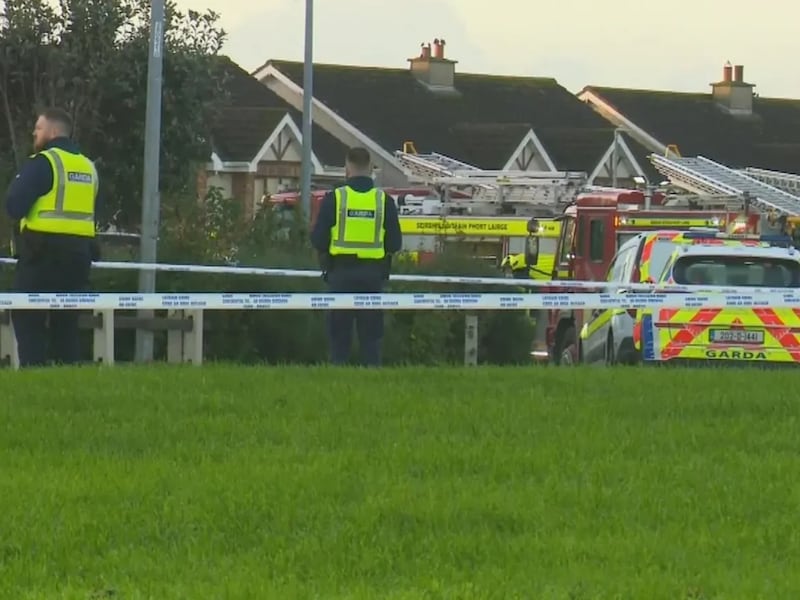 “Afschuwelijk tafereel”: vier doden en twee kinderen kritiek na woningbrand in Ierland, moordonderzoek geopend