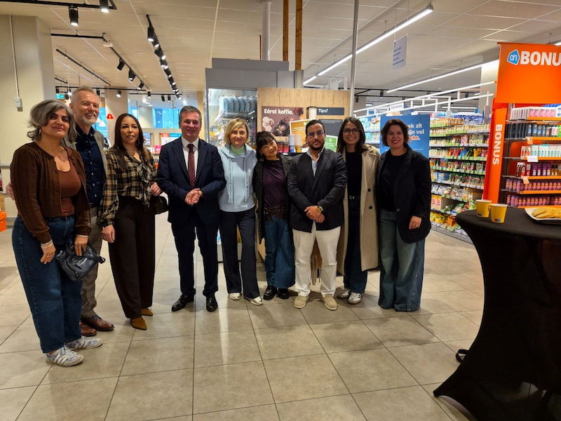 Minister Crevits lanceert campagne ‘Spreekkracht’ in Albert Heijn: “Supermarkt is ideale plek om Nederlands te leren”