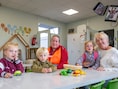 Schepen draait mee in buitenschoolse kinderopvang tijdens Week van de Kinderopvang