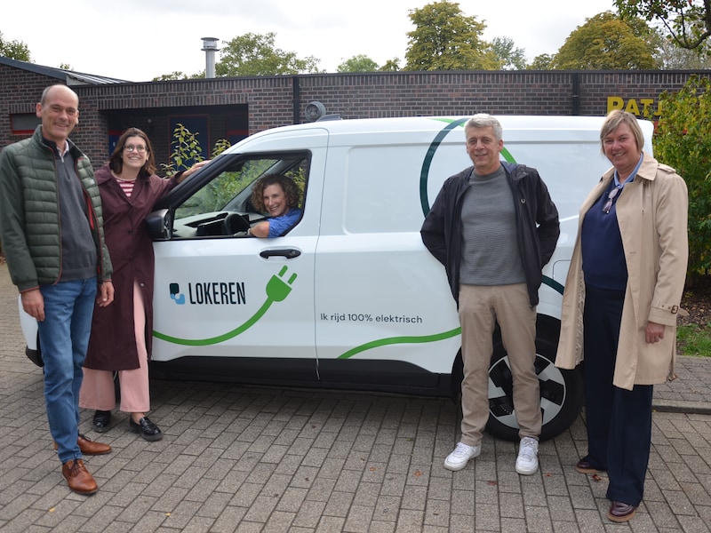 Eerste elektrische wagen van Stad Lokeren krijgt standplaats aan kinderdagverblijf Patjoepelke