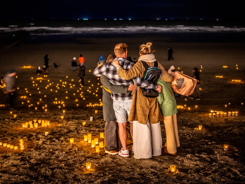 Reveil 'Strand Verlicht' brengt 10.000 lichtjes op het strand