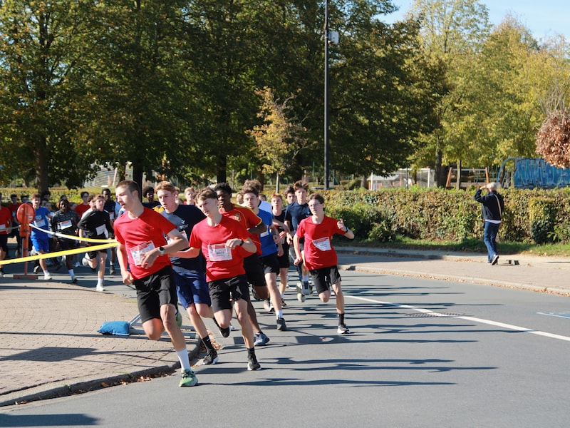 KIJK. Duizenden leerlingen overspoelen de stad tijdens 2de editie Urban Run