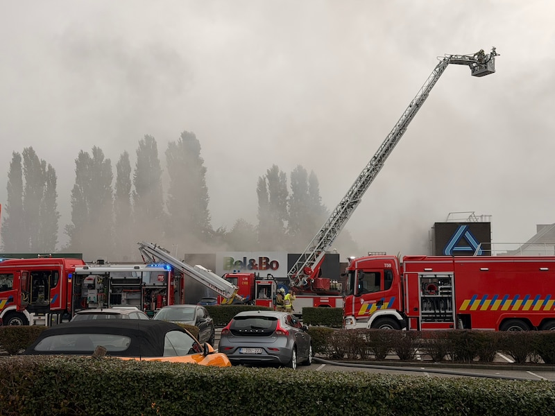 Brand richt zware schade aan in ALDI-filiaal in Tienen: “In een mum van tijd zaten de vlammen aan het plafond”