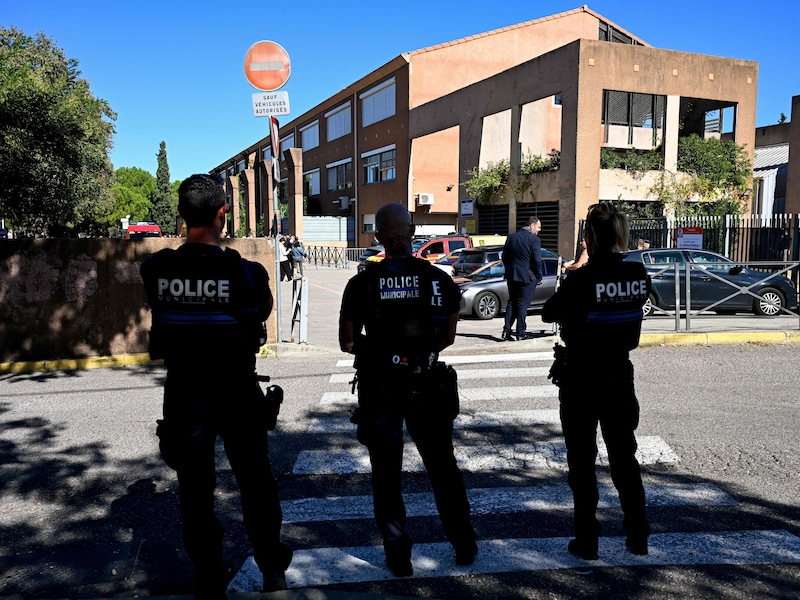 14-jarige jongen die schooldirecteur en lerares in Franse school neerschoot, wilde “wraak nemen voor pesterijen”