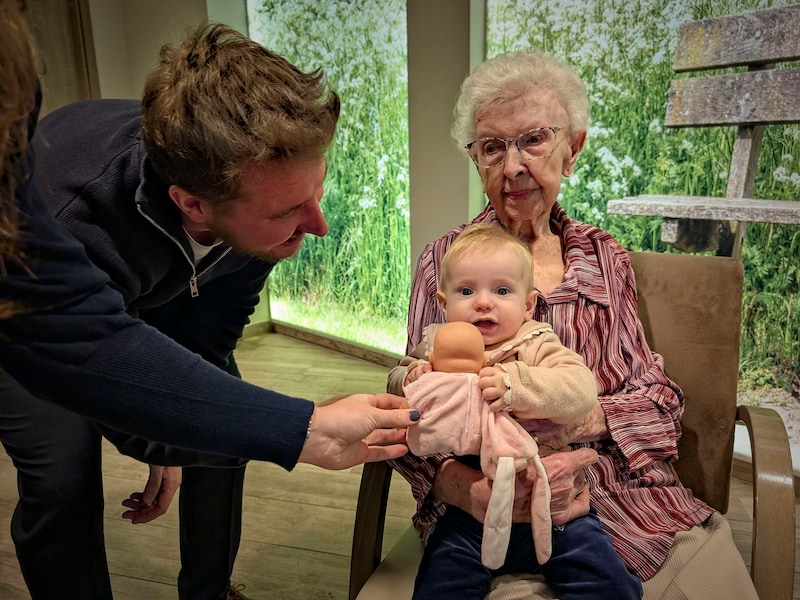 Taart, bubbels en geschenkmand van de koning voor oudste West-Vlaming Elisabeth (110): “Een mens zou er de tel van kwijtraken”