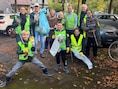 Bestuur, oppositie en vrijwilligers ruimen samen zwerfvuil op in Schilde: 20 zakken afval verzameld