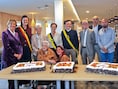 Therese Joye blaast 100 kaarsjes uit in woonzorgcentrum Hardoy