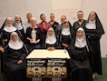 Toneelvereniging ‘Wilt van Gheeste’ brengt chaos naar het klooster.