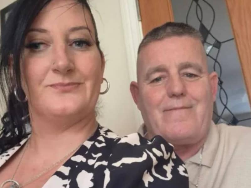 “Ze waren al jarenlang slachtoffer van intimidaties”: Kim (30), Philip (50) en hun twee zonen sterven nadat er “brandbom tegen voordeur gegooid werd”