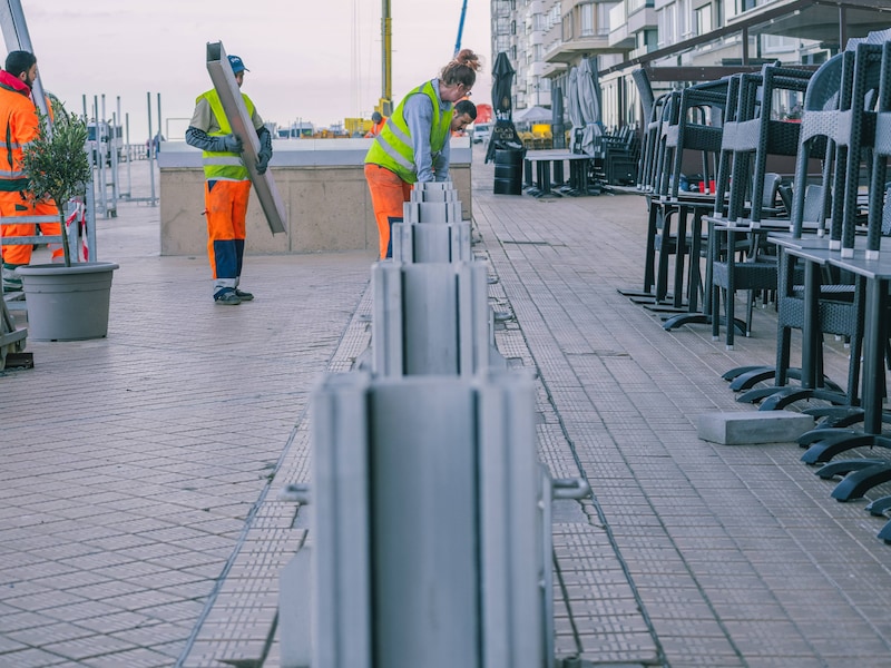 Oostende houdt grootschalige oefening met mobiele stormmuur: volg hier al het nieuws aan onze kust