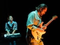 Van Ziggy Stardust tot Frankenstein: Jonas Vermeulen en Boris Van Severen onderzoeken artificiële intelligentie op scène in Cultuurcentrum Lokeren