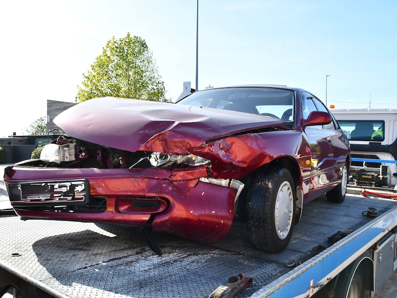 Auto’s botsen op kruispunt langs drukke Kortrijkseweg in Beveren-Leie: materiële schade aanzienlijk