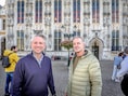 280 ramen van Brugs Stadhuis krijgen nieuw verflaagje met ‘Brugs rood’