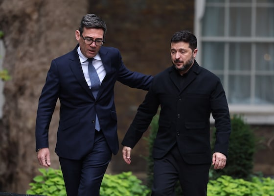 Zelensky op bezoek bij premier Burnham in het Verenigd Koninkrijk
