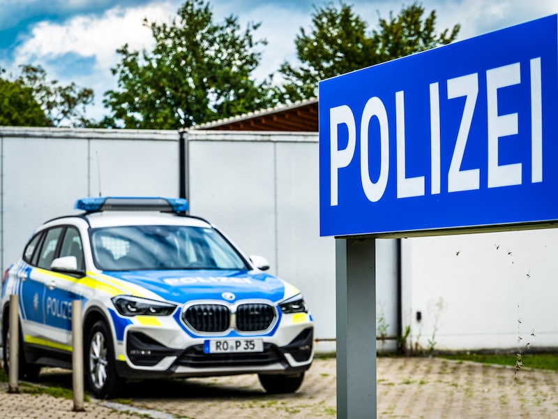 Vrouw (18) belt politie om “pizza te bestellen”, alerte agente begrijpt meteen dat het een noodkreet is