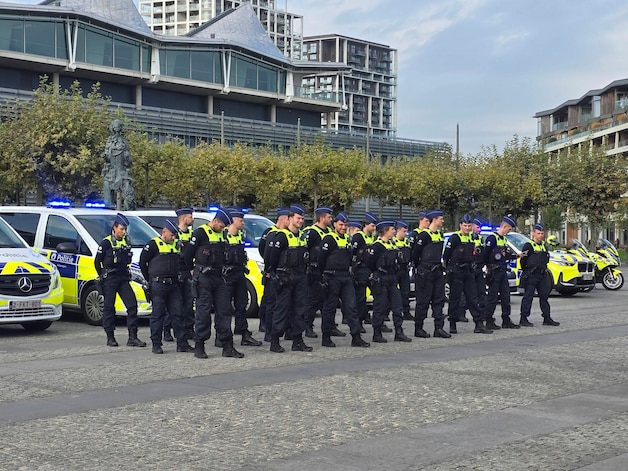 Antwerpse politie eert doodgeschoten Brusselse agent Nordine El Talbi ...