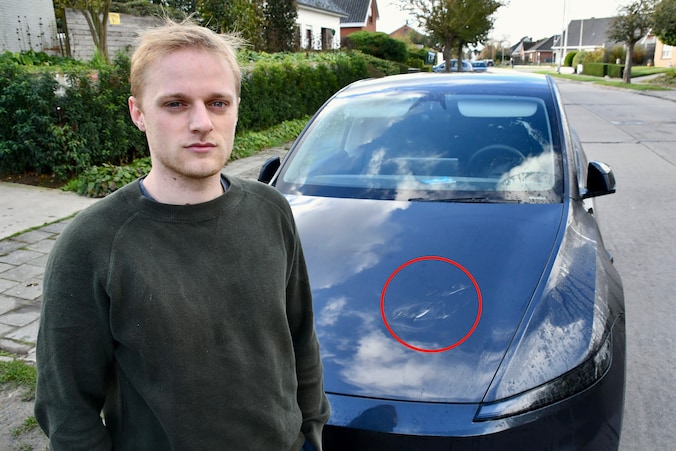 Fietser bekogelt auto van Jakob (26) met stenen in Ieper: “Zonder de ...