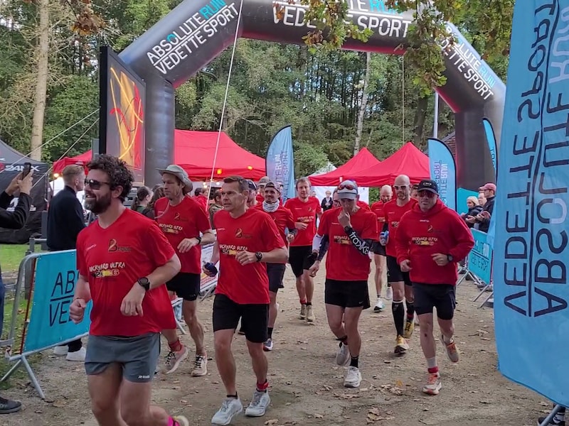 Belgen komen zonder problemen de nacht door op WK Backyard Ultra in Retie: nog maar 27 landen met alle lopers in de race