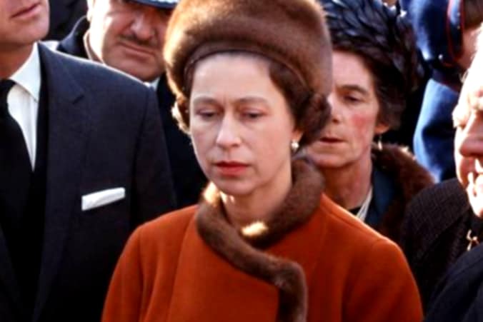 144 doden, maar de Queen bleef acht dagen weg: de beslissing die ...