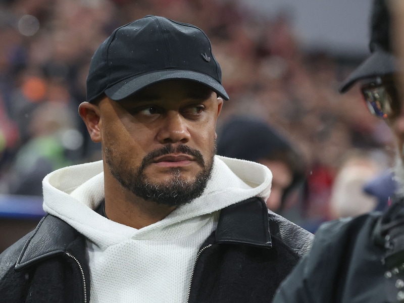 Allicht door oververmoeidheid: Vincent Kompany naar ziekenhuis afgevoerd nadat hij in elkaar zakt op veld