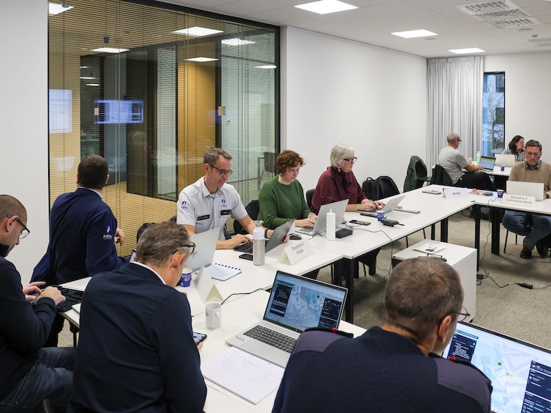 Grootschalige noodplanningsoefening om samenwerking te testen: “Doorstroming van de juiste informatie is heel belangrijk”