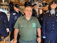 Marc (55) heeft eigen museum over rijkswacht en leger: “Overal hangen camera’s... Je wil niet dat die politie-uniformen gestolen worden”