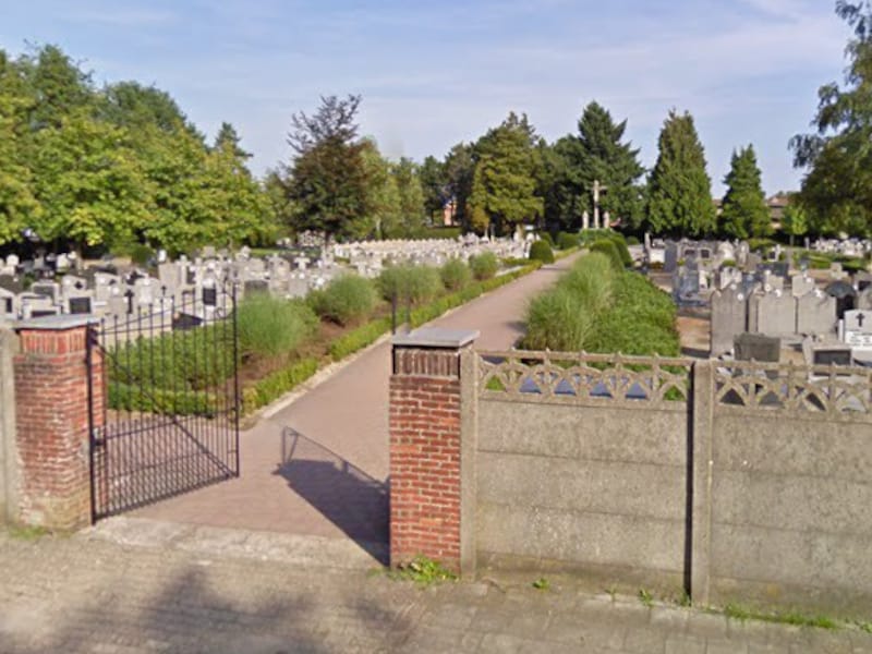 Reveil brengt licht en verhalen op het kerkhof van Witgoor