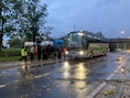 45 reizigers zitten drie uur vast op trein in Ruisbroek nadat boom naast treinspoor omwaaid : “Eerst veel lawaai gehoord, dan zag ik de takken”
