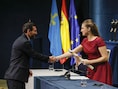 Spaanse kroonprinses Leonor (20) eert Lionel Messi en steelt de show met juwelen die koningin Sofía nooit eerder uitleende