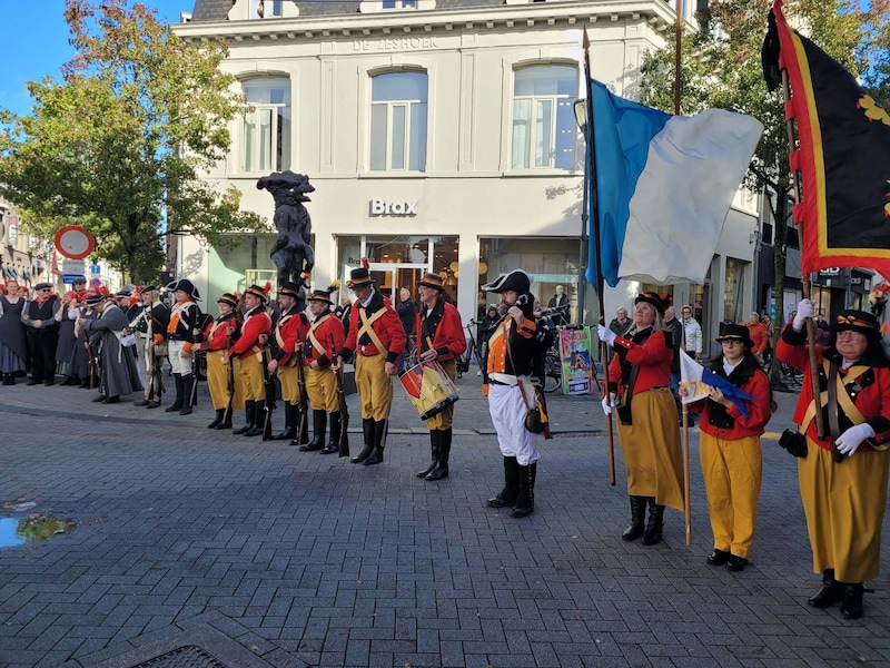 Turnhoutse Patriotten trekken door straten van de stad ter herdenking Slag bij Turnhout