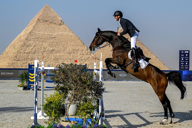 KIJK. Idyllischer wordt het niet: Pieter Devos loodst z’n paard naar ...