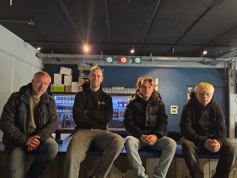 Lunch met darts, muziek en poolen in Stekene: leerlingen Broederschool chillen tijdens middagpauze in jeugdhuis