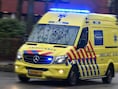 Auto tegen vangrail op Westerscheldetunnelweg in Hoek