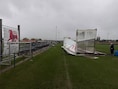 Storm rukt overkapping van tribune bij Leeuw Brucom volledig uit de grond: “Gelukkig vielen er geen slachtoffers”