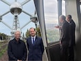 Amerikaanse miljardair Bill Gates brengt bezoek aan Atomium in Brussel