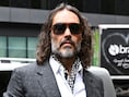 Rechter zwakt één aanklacht tegen Russell Brand af, acteur blijft alles ontkennen