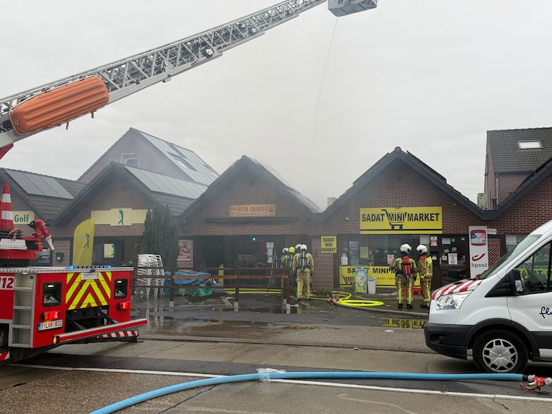 Brand in Pita Cairo 2 in Pierstraat in Niel: oorzaak nog onbekend