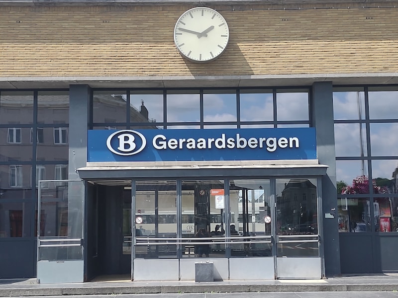 Vlaams Belang vraagt lik-op-stukbeleid na bedreiging van 16-jarige in Geraardsbergen, burgemeester wijst op gedeelde verantwoordelijkheid