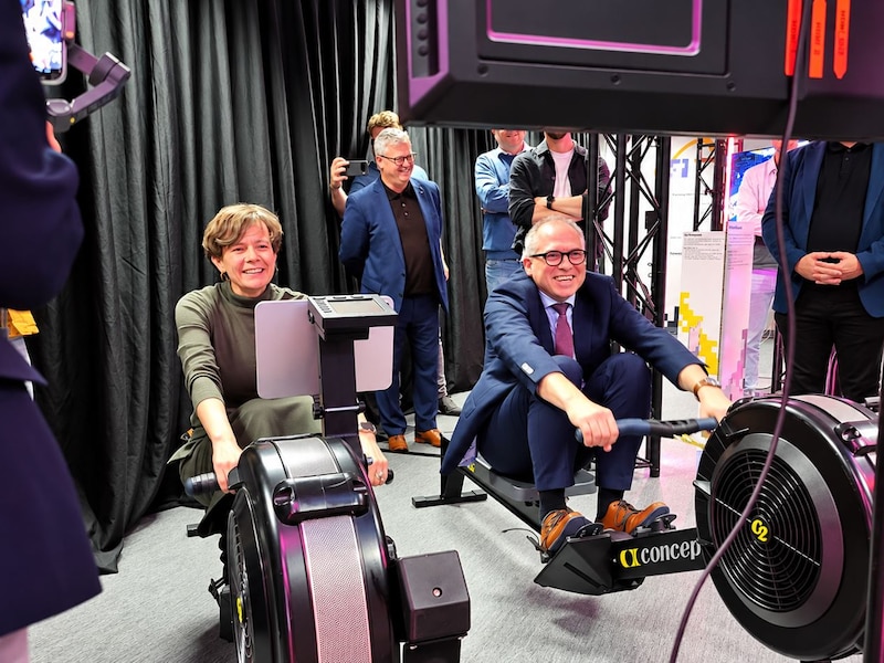 Vlaamse ministers amuseren zich op roeitoestellen en in een racesimulator: Kortrijk wordt dertien dagen lang één groot ontdekkingsfestival