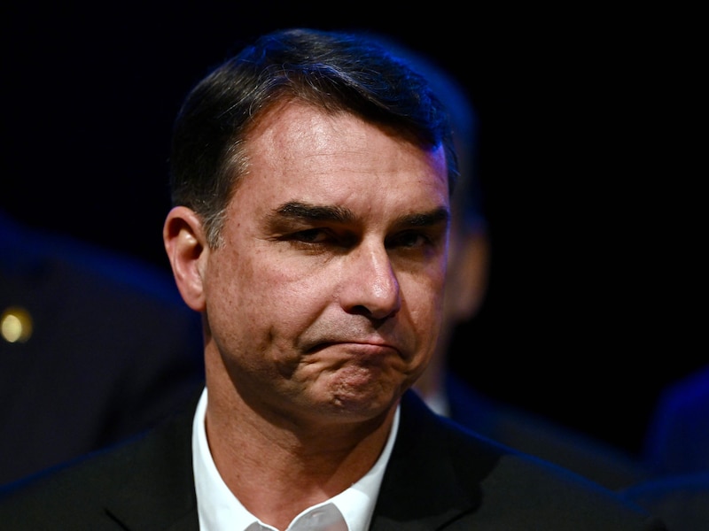 Flávio Bolsonaro.