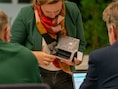 Lege batterijen zorgen voor chaos en afleiding in de Veurnse gemeenteraad: stemmen moet plots volgens anciënniteit