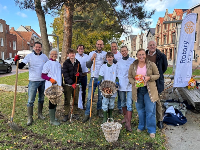 Rotary plant 2.500 tulpen op Volksplein: actie maakt vaccinatie van 5.000 kinderen mogelijk