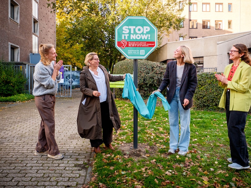 Stop it Now! plaatst eerste stopbord bij CLB in Mechelen: “Mensen met gevoelens voor minderjarigen moeten gepaste hulp krijgen”