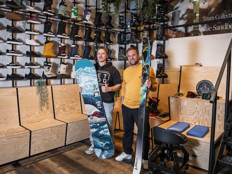 Snowboardshop Stoked viert vijftiende verjaardag en breidt uit met skimateriaal: “Begonnen in mijn garage, nu verkopen we in heel Europa”