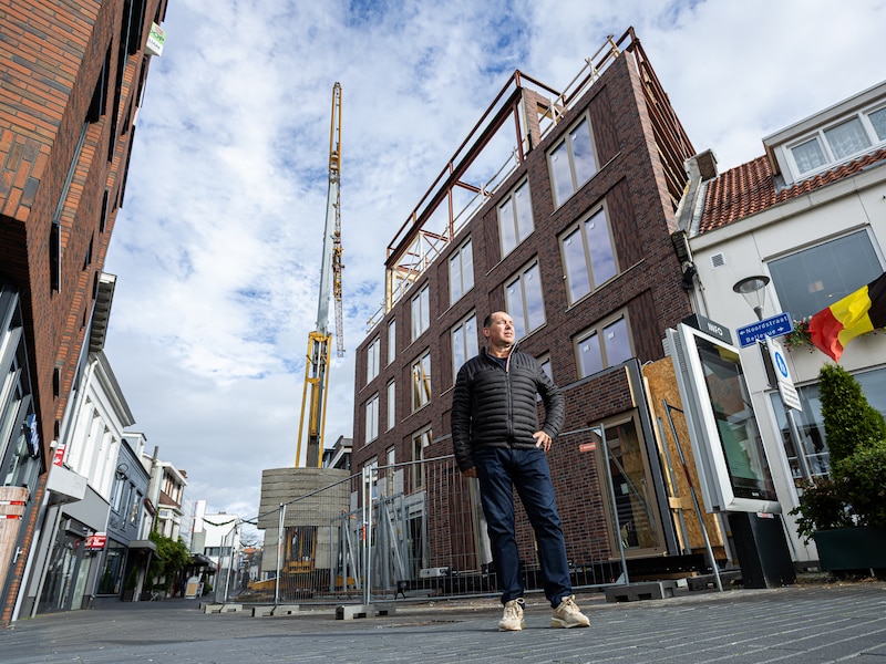 Terneuzen ziet de lelijke gevel verdwijnen: dit pand is al bijna niet meer terug te kennen