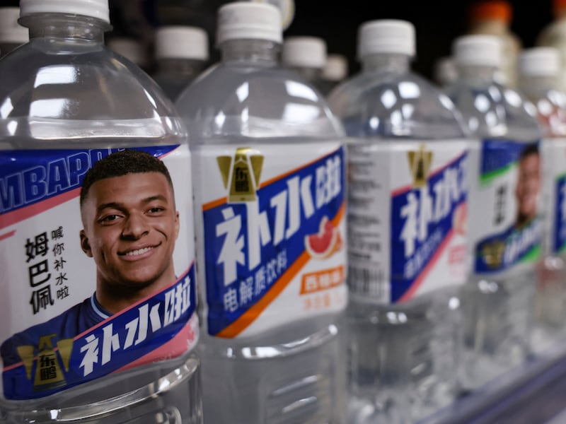 “We nemen zijn excuses serieus”: eerste stap richting verzoening tussen China en Kylian Mbappé na rel rond Mao Zedong?