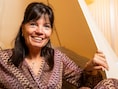 Sandra (55) kan niet werken door gezondheidsproblemen, maar vond als figurante een tweede thuis bij ‘Familie’: “Deze vaste structuur had ik nodig”