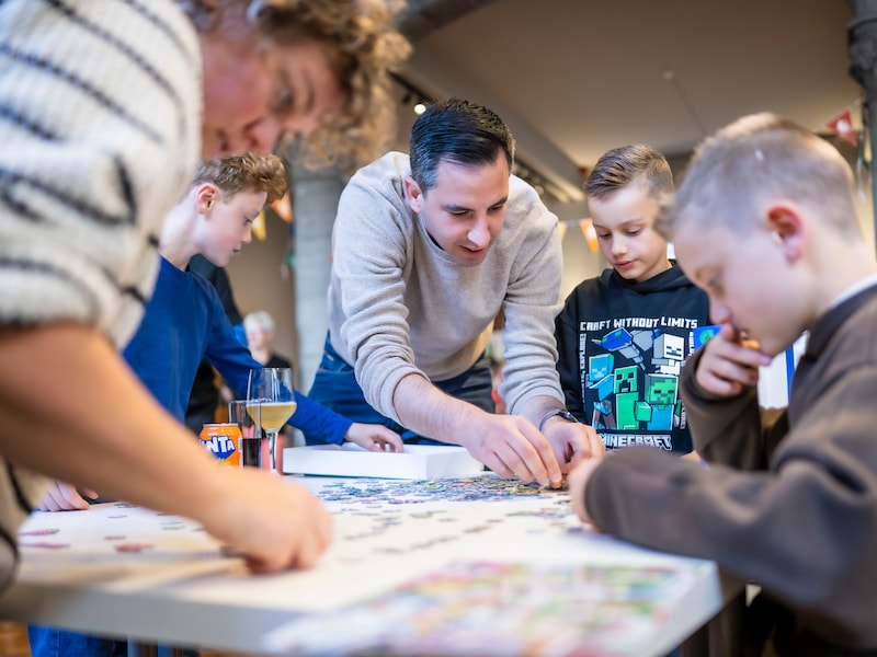 Gezinsbond geeft aftrap van Belgisch puzzelkampioenschap in Dendermonde