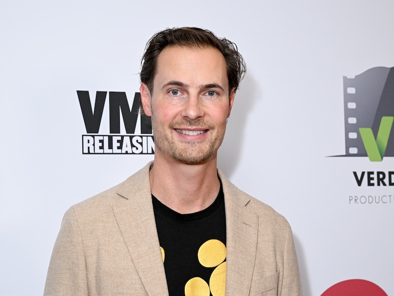 Voormalig Disney-ster Erik von Detten aangeklaagd voor oplichting en ouderenmishandeling nadat bejaard koppel 800.000 euro verliest